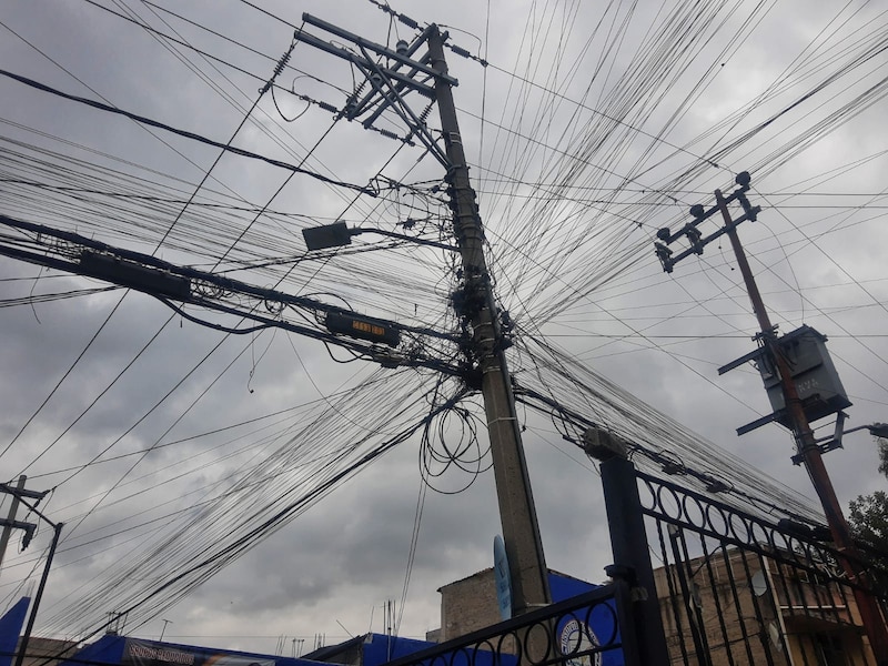 ¡Un lío de cables!