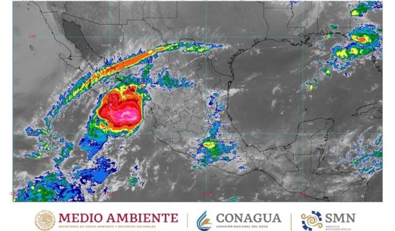 Tormenta tropical "Karl" se acerca a las costas de México