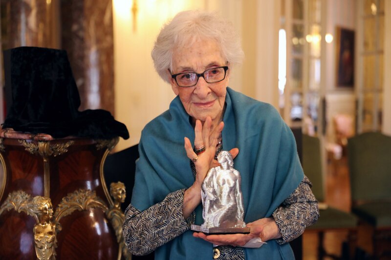 La escritora Almudena Grandes recibe el Premio Nacional de Narrativa