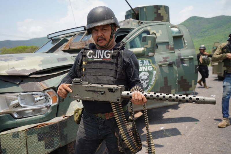 Sicario del CJNG muestra su armamento