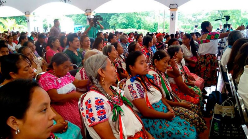 Mujeres indígenas en un evento