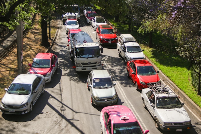 Mucho tráfico en el periférico en su tramo de sur a norte, en sentido contrario se percibe fluido este inicio de semana en la Capital Mexicana.