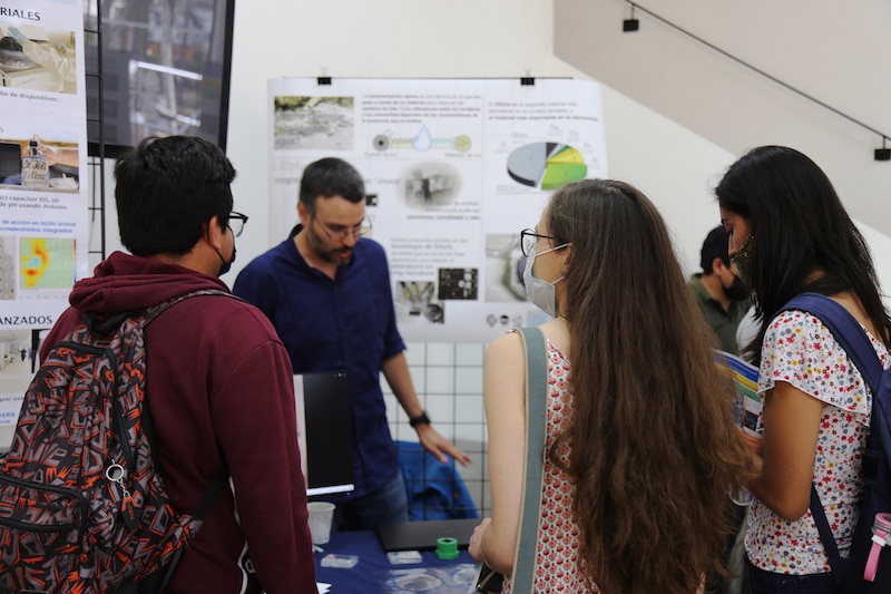 Estudiantes aprenden sobre los humedales