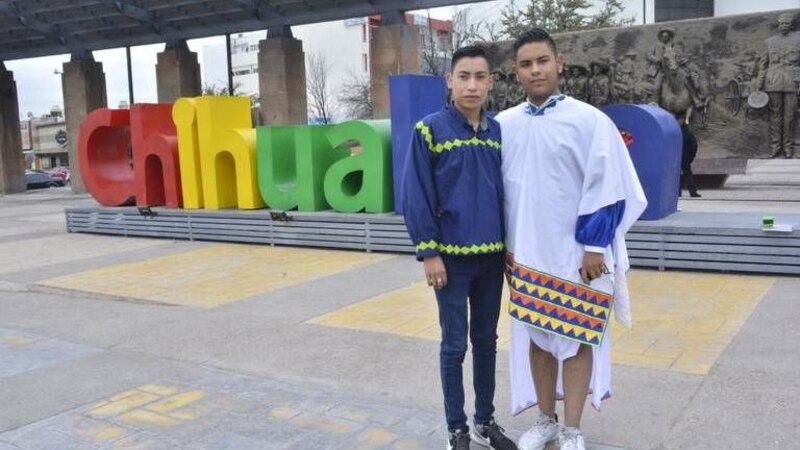 Jóvenes indígenas en Chihuahua