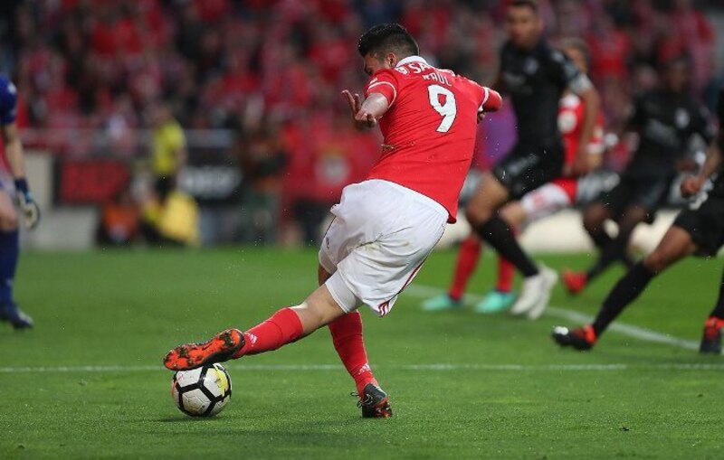 El jugador de fútbol Radamel Falcao García en acción durante un partido