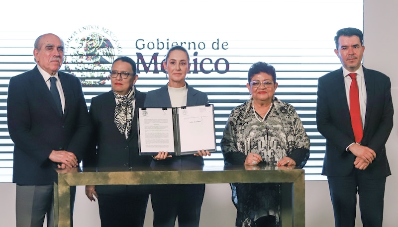 Firma de convenio entre el Gobierno de México y la Secretaría de Educación Pública