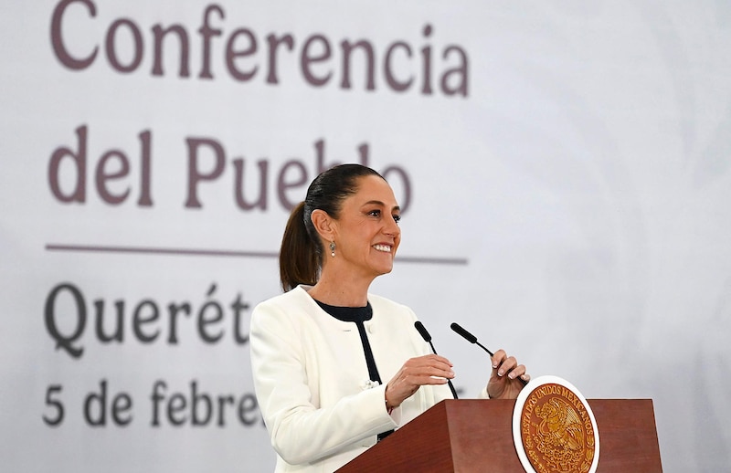 La Presidenta de México, Claudia Sheinbaum anunció la construcción de 16 mil viviendas del Infonavit, en Querétaro, así como congelamiento de créditos a 64 mil derechohabientes