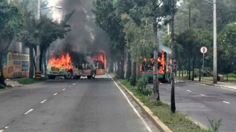 Autobuses quemados en Caracas