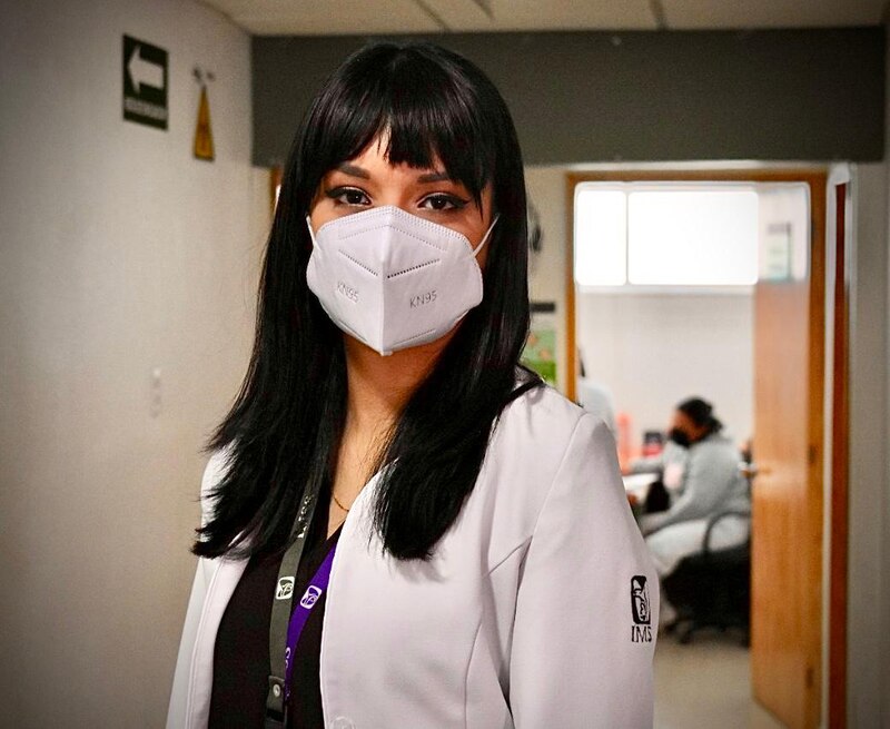 Doctora con cubrebocas