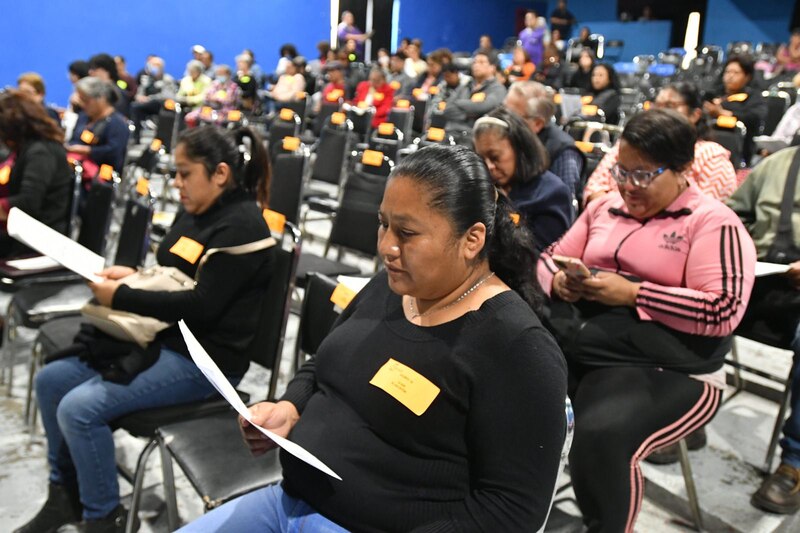 Mujeres indígenas en un foro político