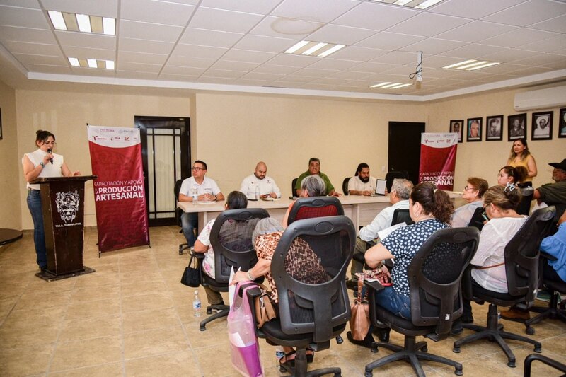 Reunión de trabajo para la capacitación y apoyo a la producción artesanal