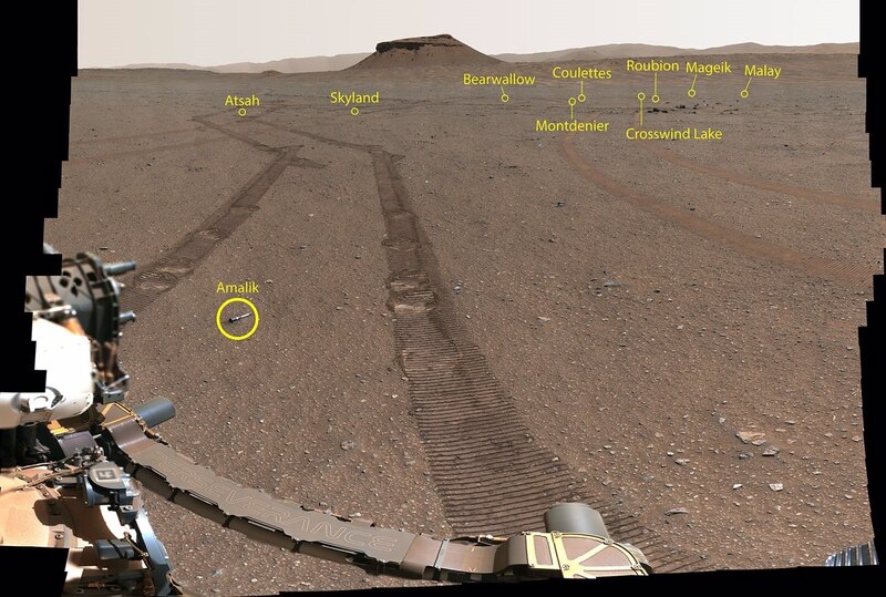 El rover Curiosity de la NASA rueda por la superficie de Marte