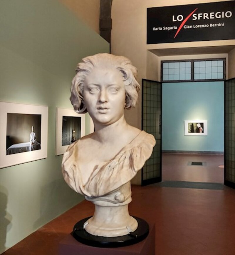 Busto de mujer joven