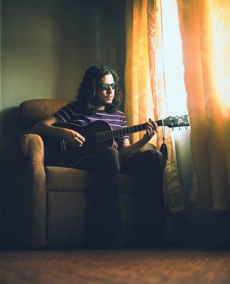 El cantautor de Michoacán Rafa Arreguín presenta su nuevo álbum, Reflexiones y Delirios Musicalizados.