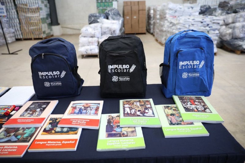 Impulso Escolar entrega mochilas y útiles escolares a estudiantes de Yucatán