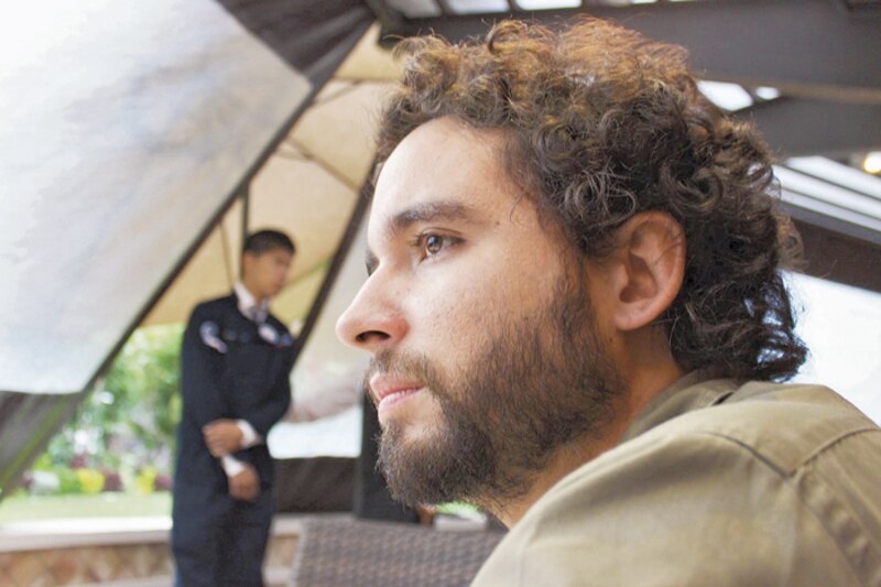 Joven pensativo