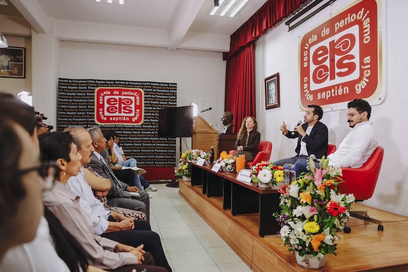 Conversatorio con el periodista Carlos Septién García