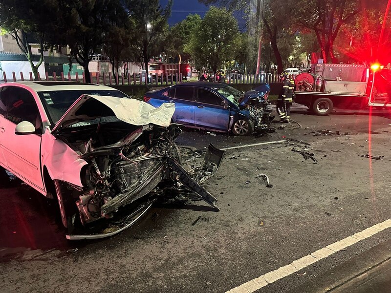 Accidente de coche en la Ciudad de México deja dos heridos