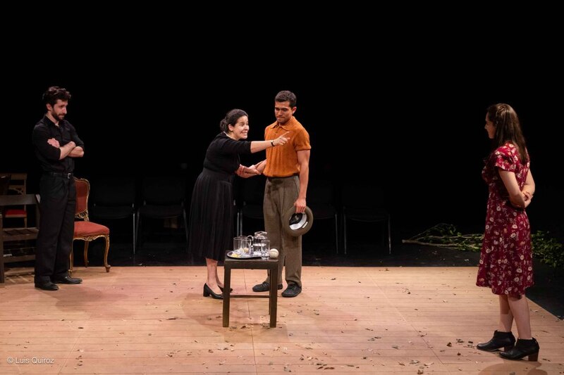 Actores ensayando una obra de teatro