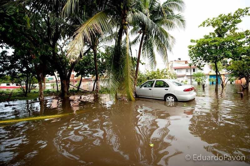 Inundación en una calle de la ciudad
