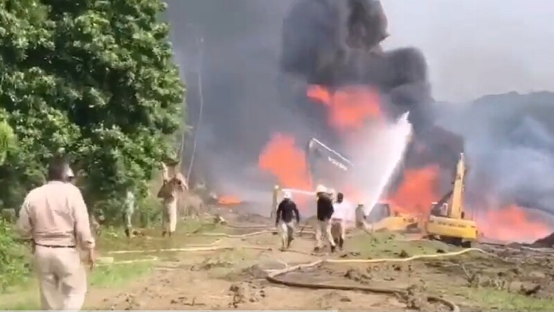 Incendio en una refinería de petróleo
