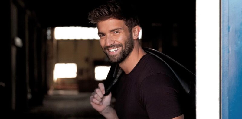 El actor mexicano, Sebastián Rulli, muestra su lado más personal en una entrevista exclusiva.