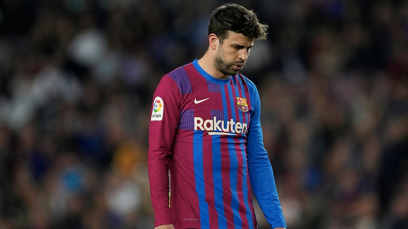 Gerard Piqué, jugador del Barcelona, muestra su frustración tras una derrota.