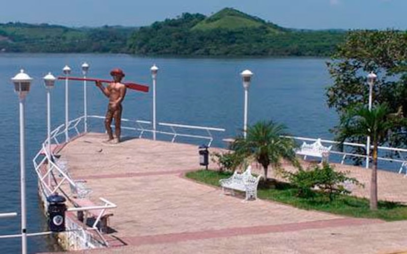 Monumento al Hombre del Lago en Maracaibo