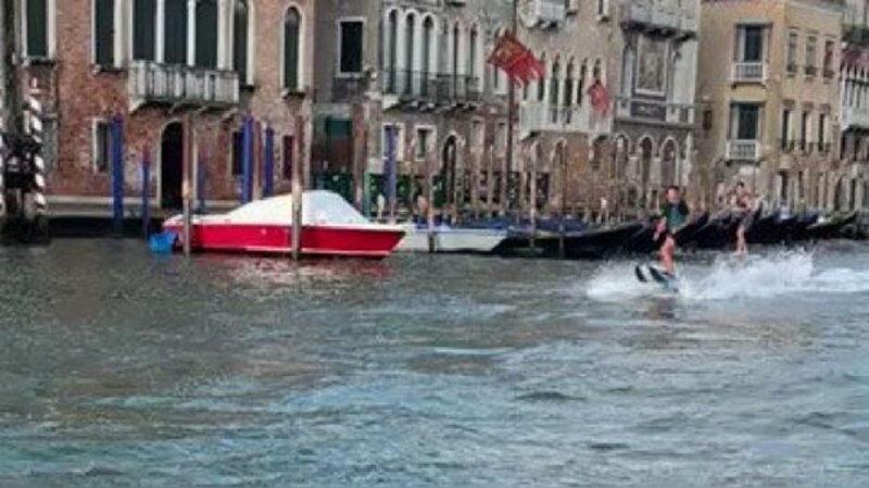 Esquiando en los canales de Venecia