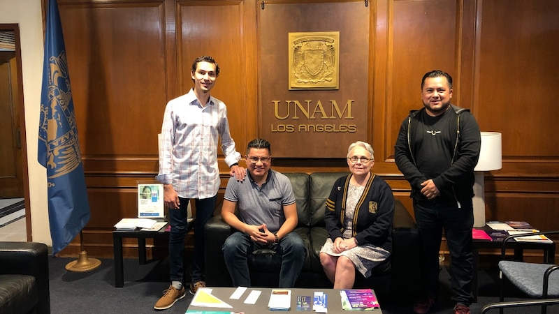 Estudiantes de la UNAM Los Ángeles con la Cónsul General de México en Los Ángeles