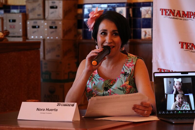 Nora Huerta, cofundadora del Festival Internacional de Cabaret, durante una conferencia de prensa.