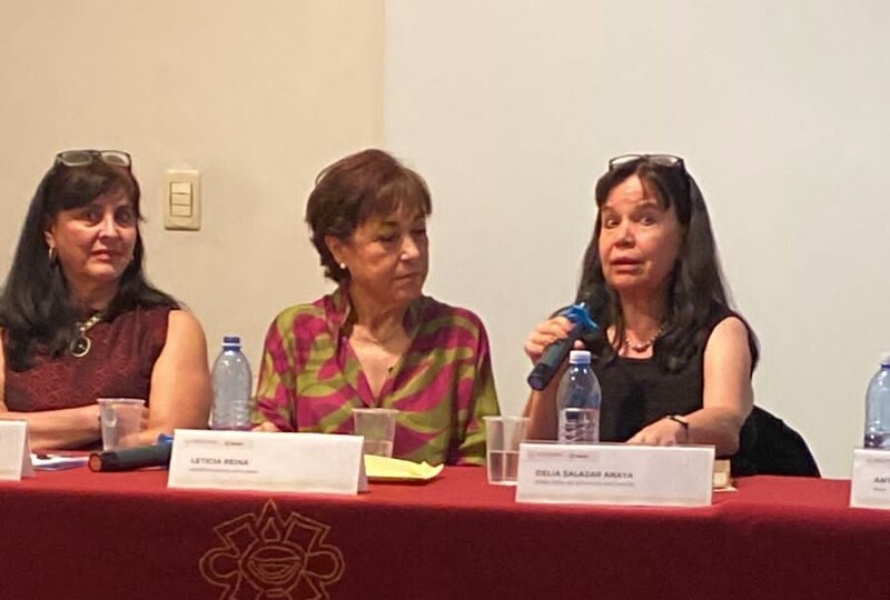 Mesa redonda sobre la mujer en la ciencia