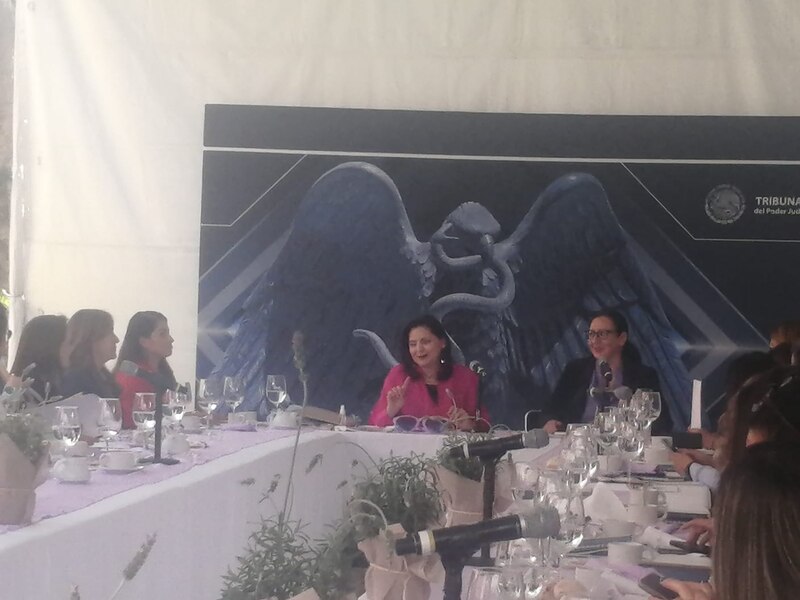 Presentación del libro "La tribu del poder" de la periodista mexicana Ana Lilia Pérez.