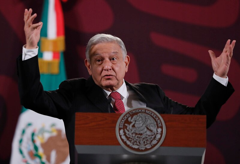 El presidente Andrés Manuel López Obrador habla durante una conferencia de prensa en el Palacio Nacional.