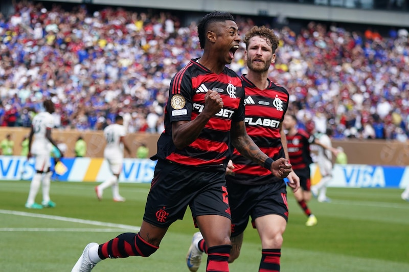 Bruno Henrique celebra el gol de la ventaja frente al Chelsea en el partido de la jornada 2 del Mundial de Clubes FIFA 2025 disputado en el Licoln Financial Field de Philadelphia.