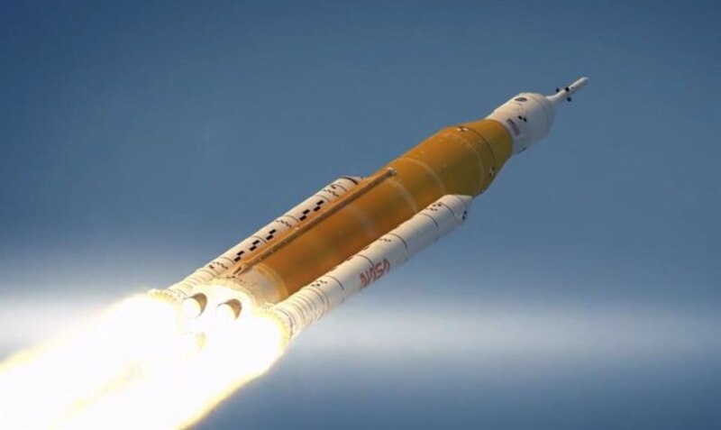 Cohete espacial despegando