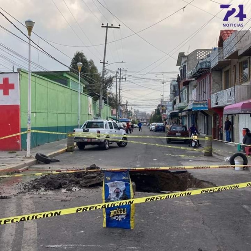 Se abre socavón en calles de la CDMX