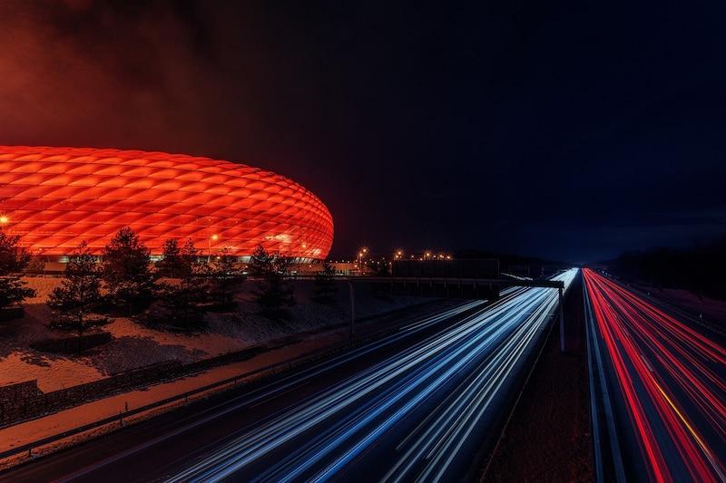 Estadio de fútbol por la noche