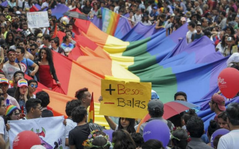 Multitudinaria marcha del orgullo gay en la Ciudad de México