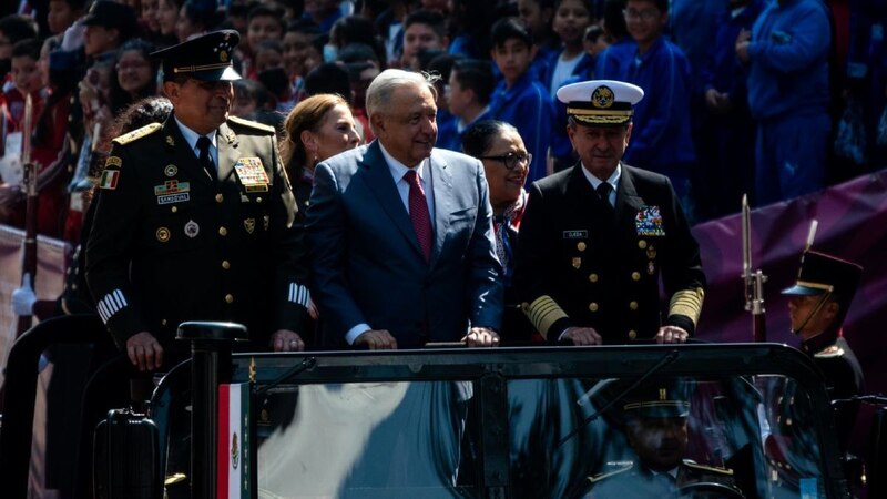 El presidente Andrés Manuel López Obrador encabeza el desfile militar del 16 de septiembre