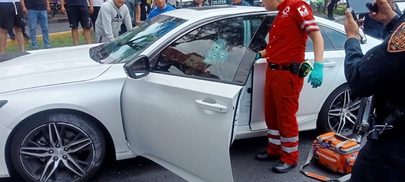 Posible tiroteo en la Ciudad de México deja un auto con impactos de bala