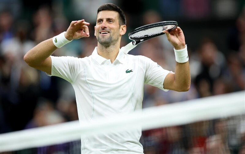 Novak Djokovic celebra su victoria en Wimbledon