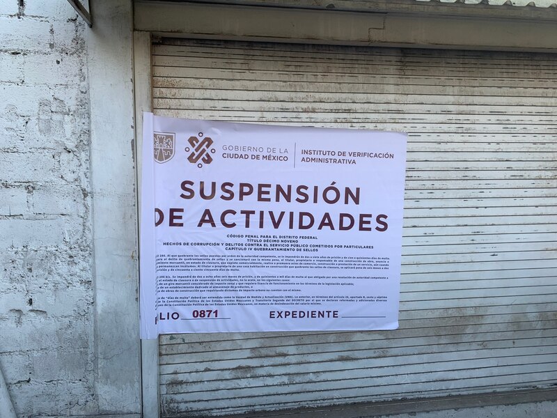 Title: Suspensión de actividades por quebrantamiento de sellos