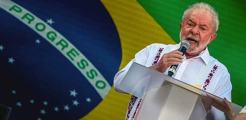 Lula da Silva, expresidente de Brasil, da un discurso ante una multitud.