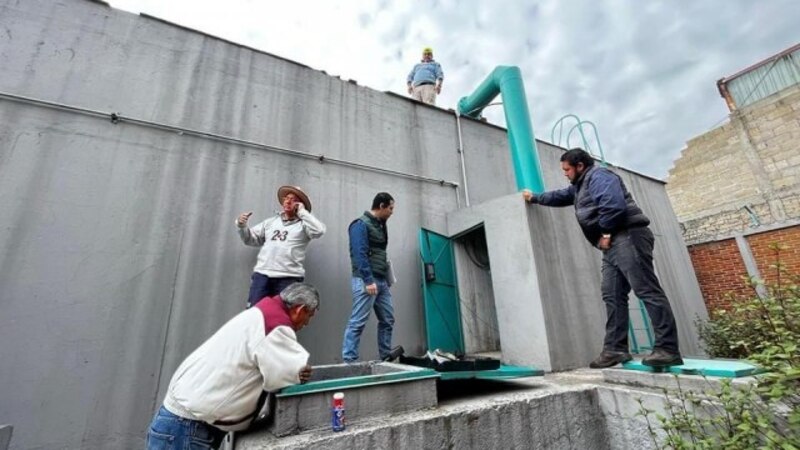 Inspección de una planta de tratamiento de agua.