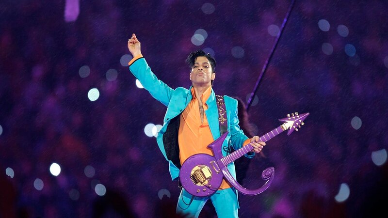 Prince en su show de medio tiempo del Super Bowl