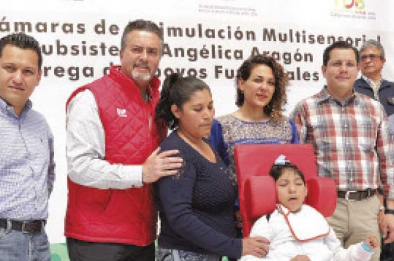 Entrega DIF estatal aparatos funcionales a personas con discapacidad
