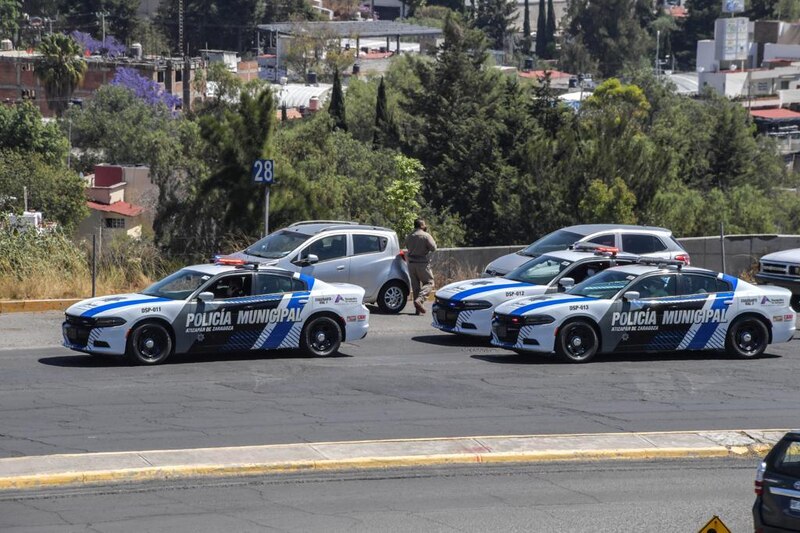 Policía detiene a dos vehículos en Atizapán