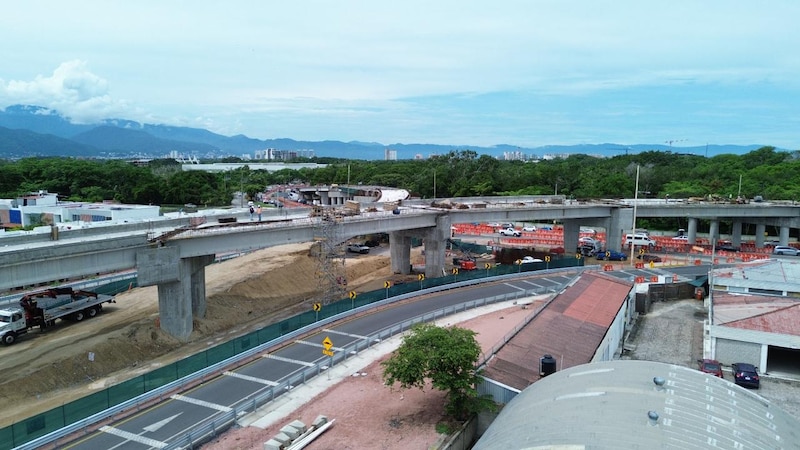 Vista aérea del Entronque Vallarta en construcción, infraestructura clave para mejorar la movilidad entre Bahía de Banderas y Puerto Vallarta