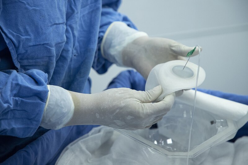 Implante de lente intraocular